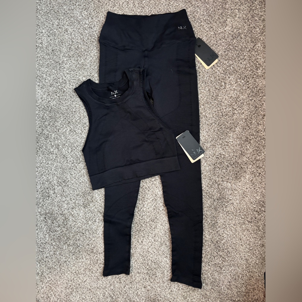 Black Workout Set with Crop Top and Leggings